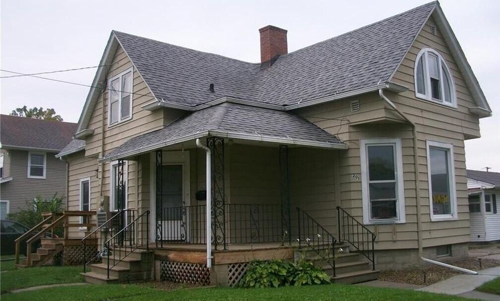 201 E 4th St S, Newton, IA 50208 House Rental in Newton, IA