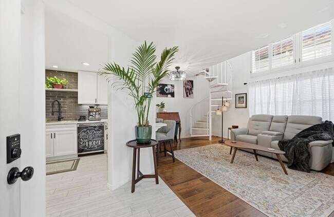 Foto del edificio - 744 Eastshore Terrace