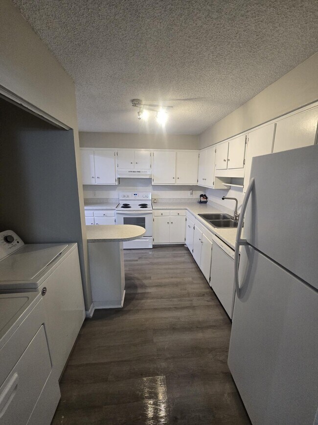 Foto del edificio - 595 Winding Creek Rd