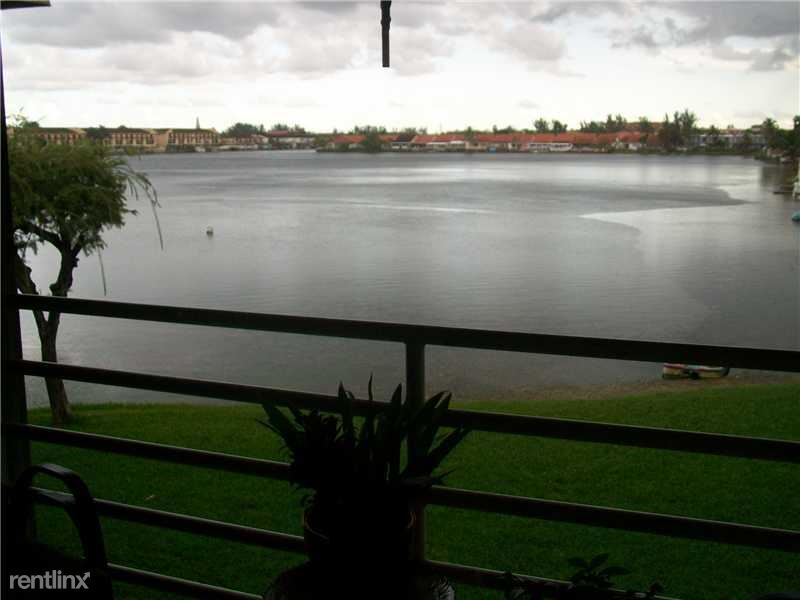 Foto principal - 2 br, 2 bath House - 9911 W Okeechobee Rd ...