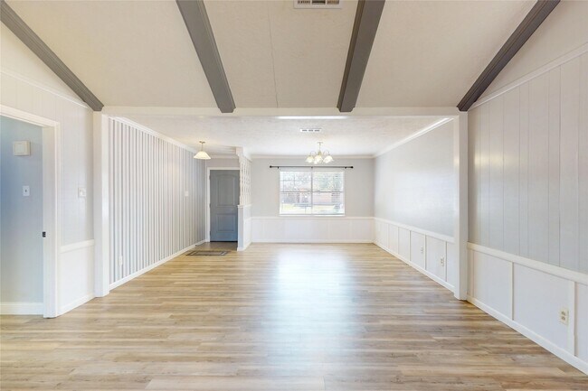 Building Photo - 5005 Cedar Creek Dr