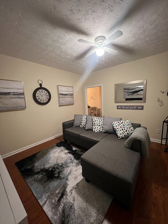 Building Photo - Room in Apartment on Hill Station Ct