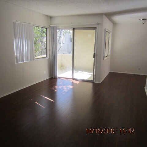 Building Photo - 1408 Wellesley Ave