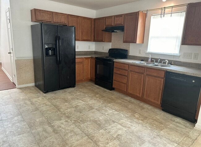 Building Photo - 1519 Hamilton Hills Dr