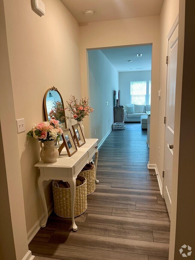 Building Photo - 915 Falls Grove Trl