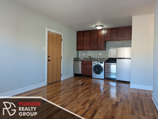 Building Photo - 550 W Arlington Pl