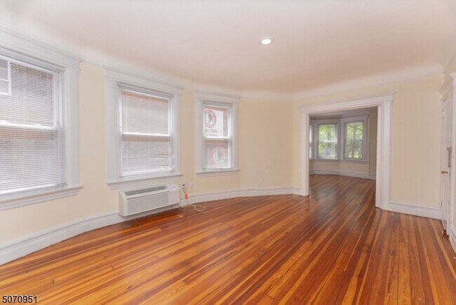 Building Photo - 228 Van Buren St