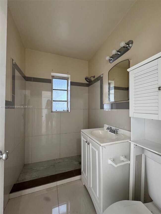 Foto del edificio - 4060 SW 6th St