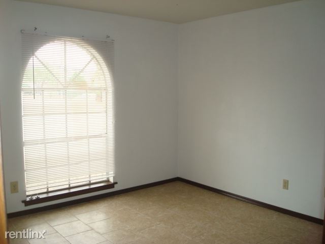 Building Photo - 950 Mormon Dr