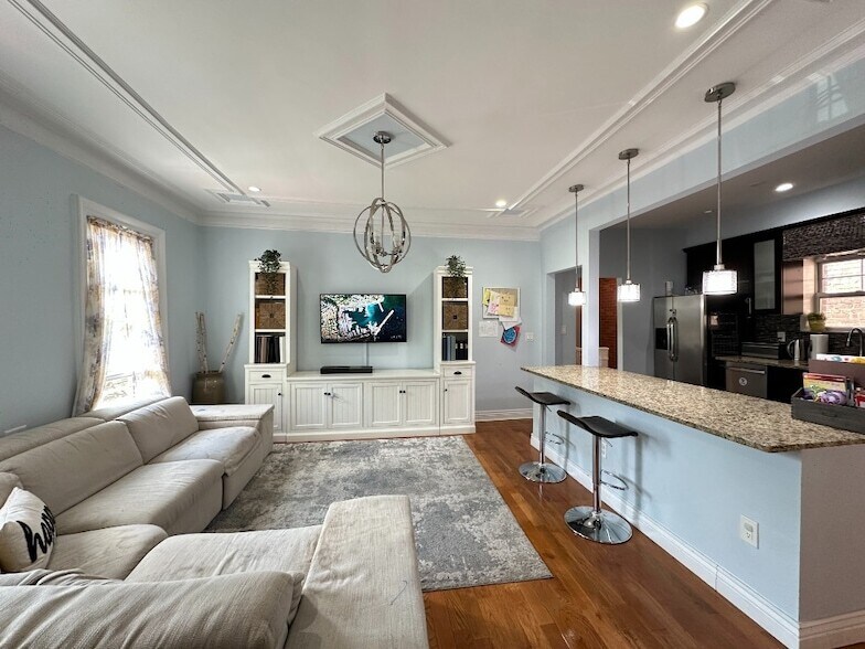 Foto principal - 495 E 3rd St