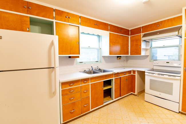 Kitchen - 1417 12th St N