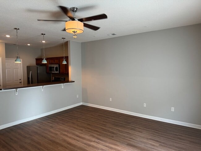 Building Photo - Renovated Townhome in Live Oak.  Available mid January.