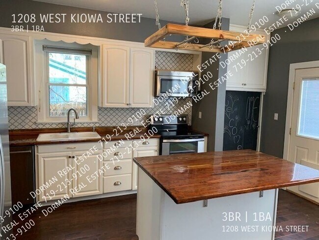 Building Photo - West side Rancher