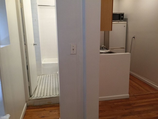 Foto del edificio - 226 E 83rd St