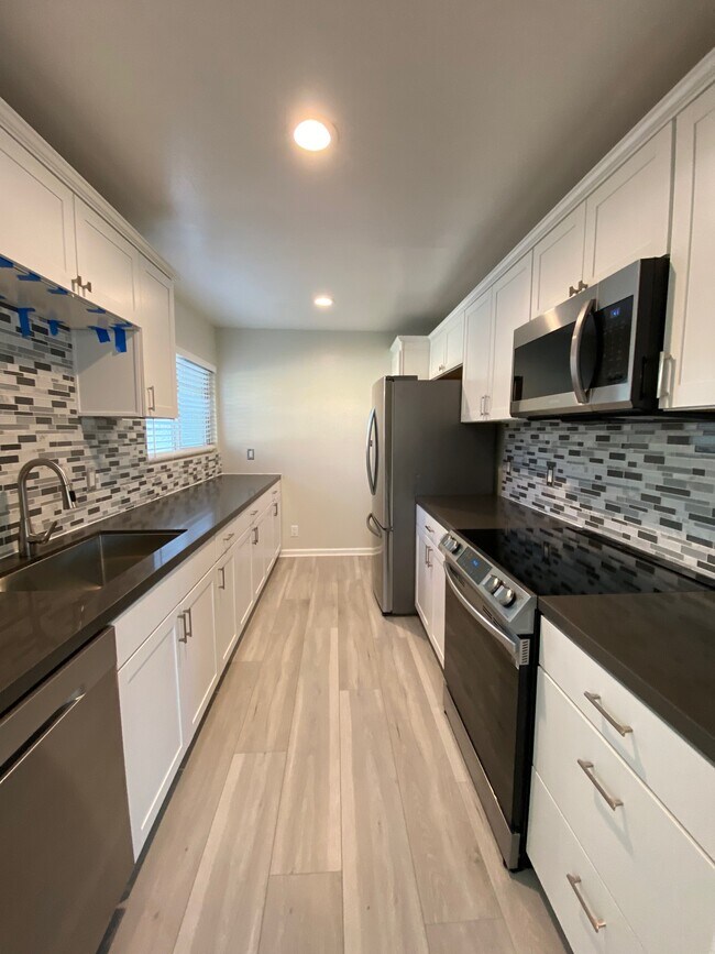 Building Photo - 4644 Park Granada