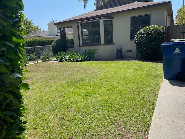 private yard - 10920 Exposition Blvd