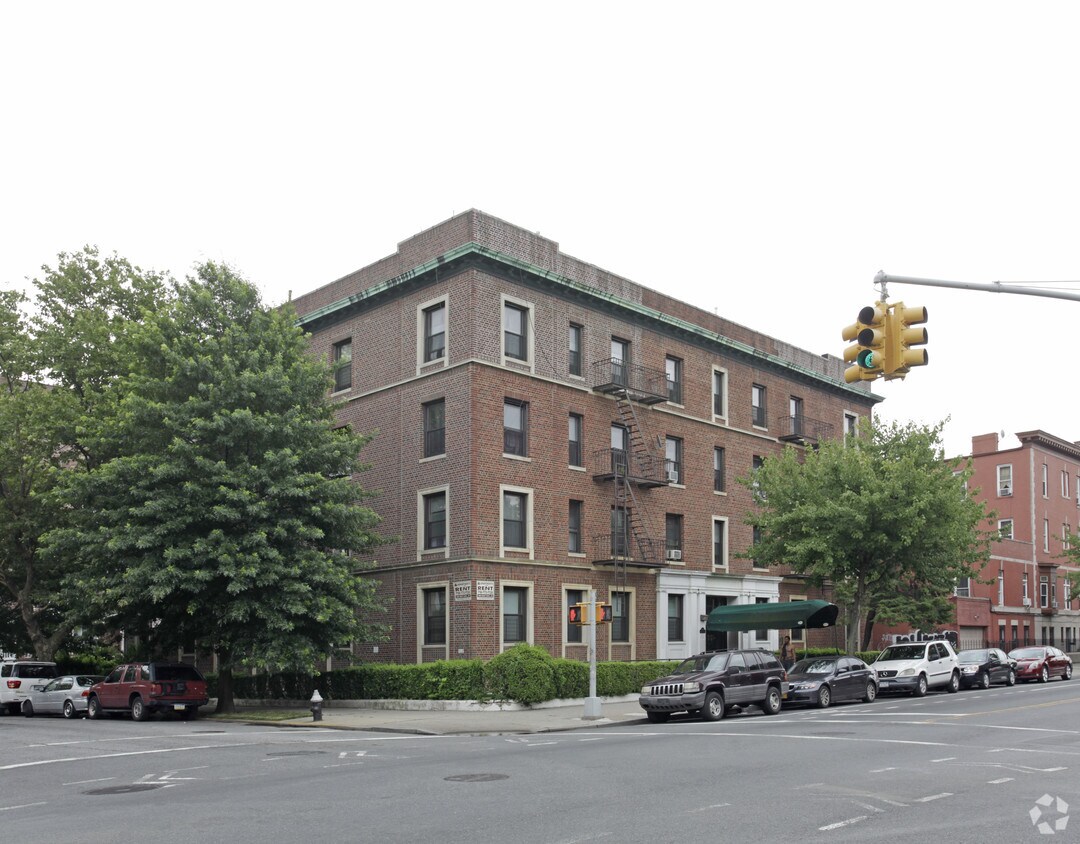 Primary Photo - Meade Court