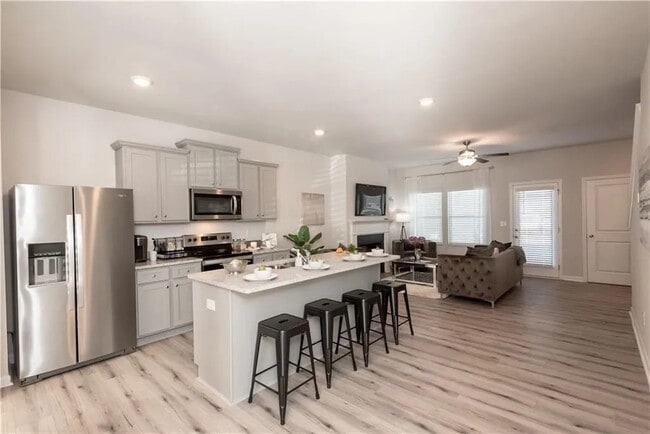 Building Photo - Room in Townhome on Shaffer Ct