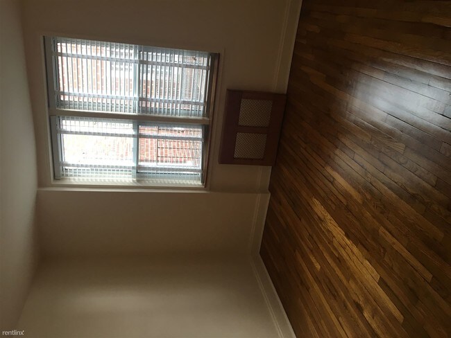 Foto del edificio - 2 br, 1 bath  - 8319 141st St