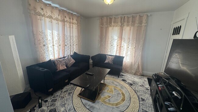 Foto del edificio - 2817 Gabriel Ave