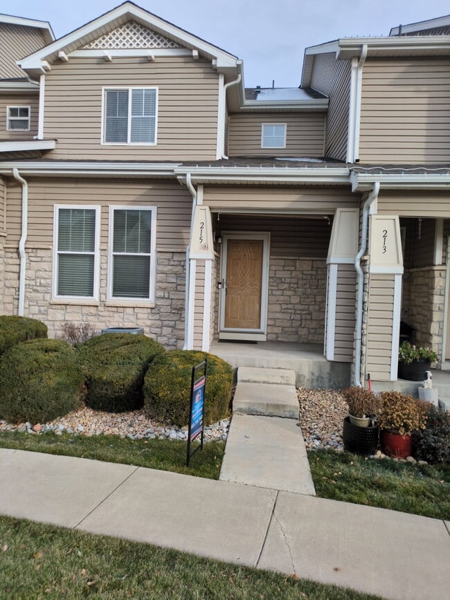 Foto del edificio - 215 Blue Bonnet Dr