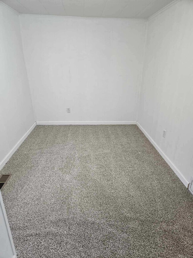 Foto del edificio - 6711 Vincent Hill Rd