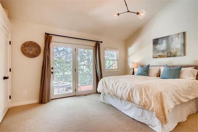 Foto del edificio - Fully Furnished Three Bedroom Home Available in Boulder 12 month lease FURNISHED ONLY.