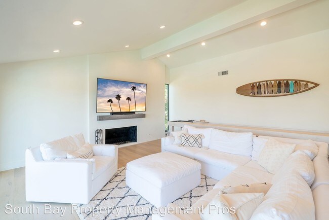 Building Photo - 2805 Palos Verdes Dr W