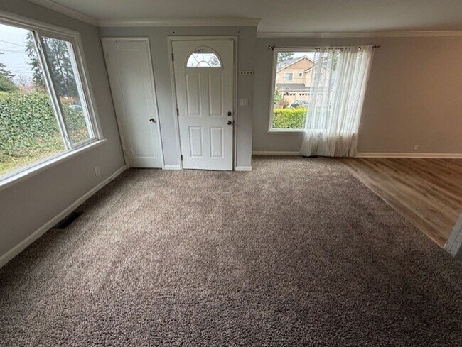 Building Photo - Alfi 23801 Duplex - Mountlake Terrace