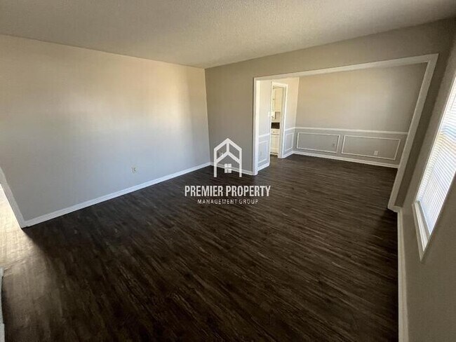 Building Photo - 3739 Village Oak Cove