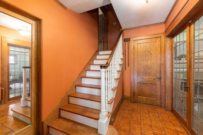 Foto del edificio - Beautiful 3 Bedroom House in Ideal Wauwatosa Location!