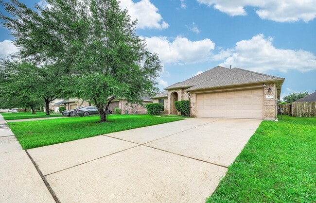 Foto del edificio - 927 Hannah Falls Ln