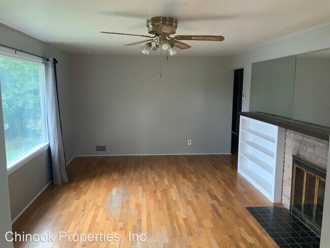 Foto del edificio - 3 br, 1.5 bath House - 831 Elm Dr