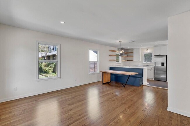 Foto del edificio - 5315 Grover Ave