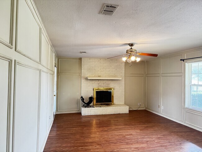 Foto del edificio - 2800 Shady Grove Dr