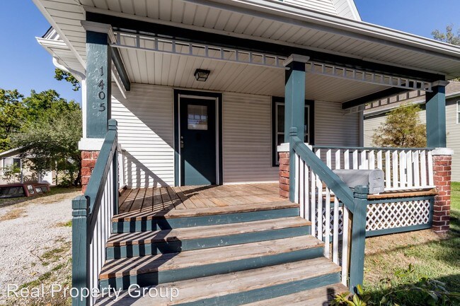 Building Photo - 4 br, 2 bath Apartment - 1405 Windsor