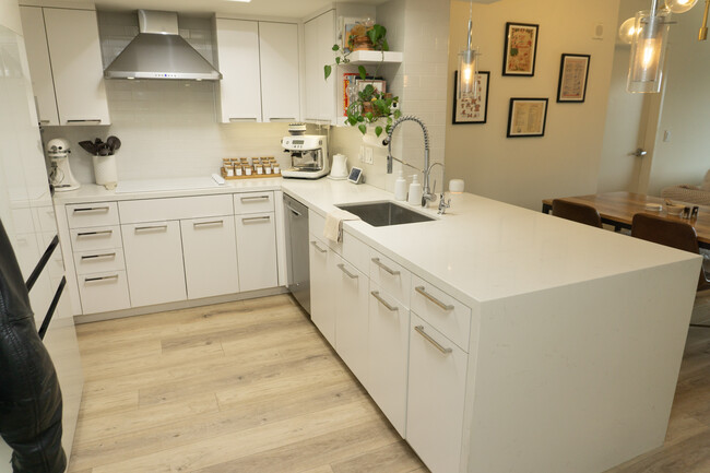 Foto del edificio - 13700 Marina Pointe Dr