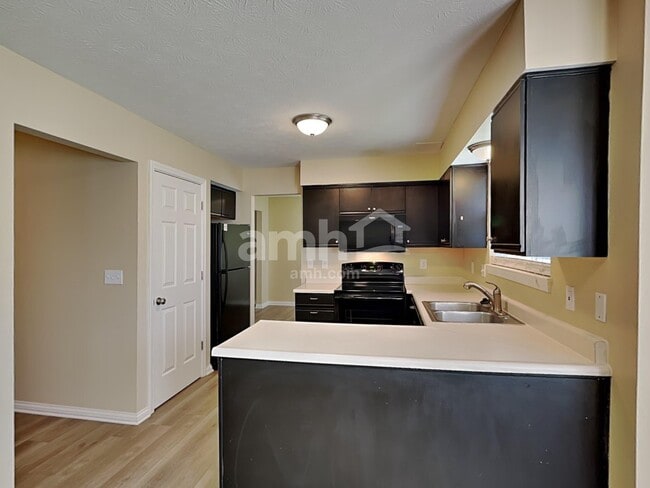 Foto del edificio - 8428 Stratford Ct