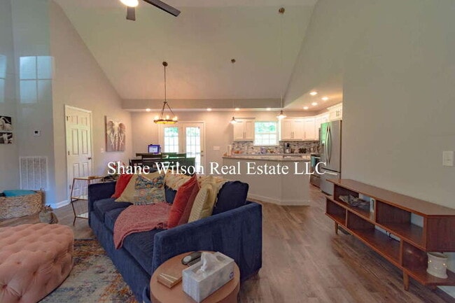 Building Photo - 170 Creeks Cv
