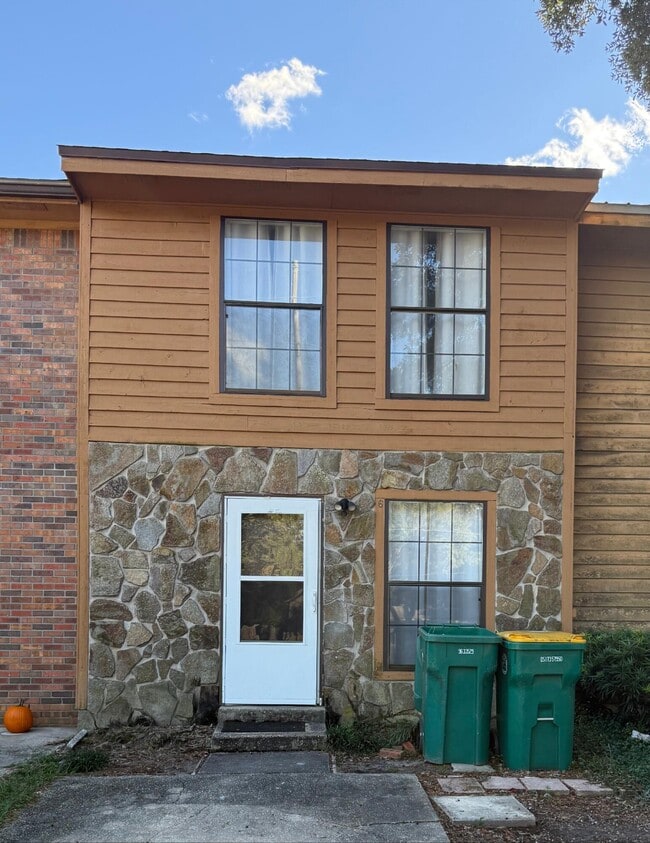 Building Photo - 226 Pelham Rd Building Photo - 226 Pelham Rd