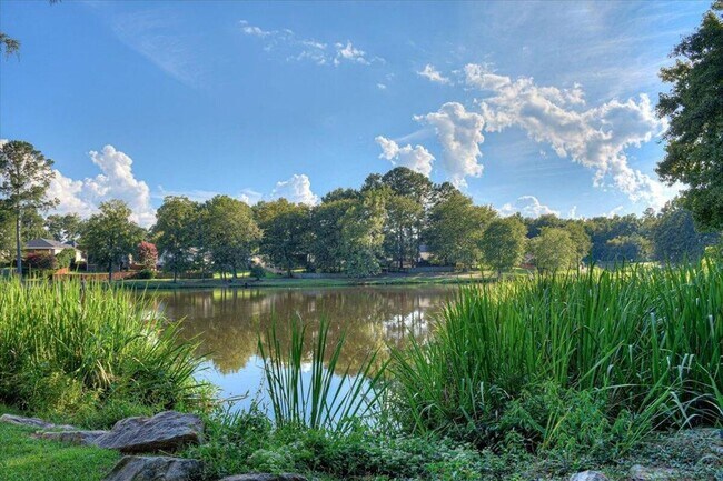 Foto del edificio - BEAUTIFUL WATERFRONT TOWNHOME