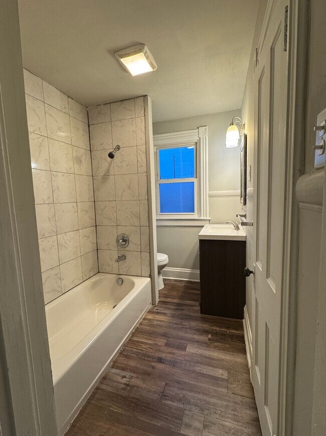 Foto del edificio - 1147 Heaton St