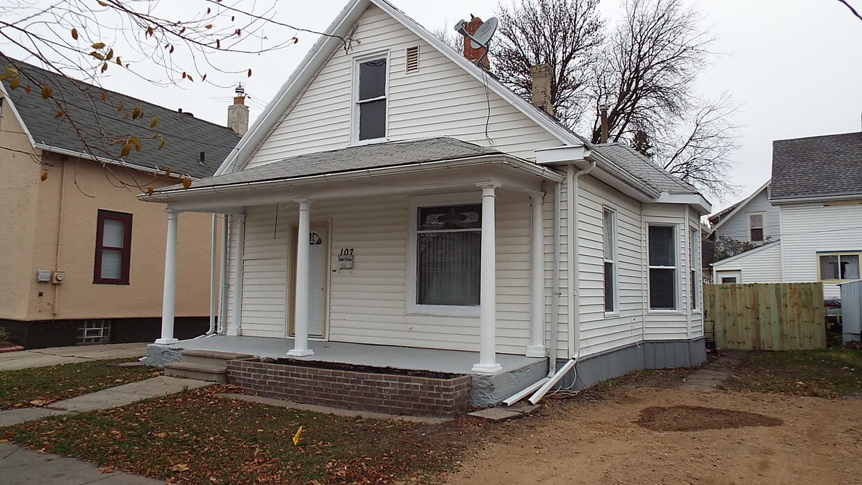 Primary Photo - V&S Properties 107