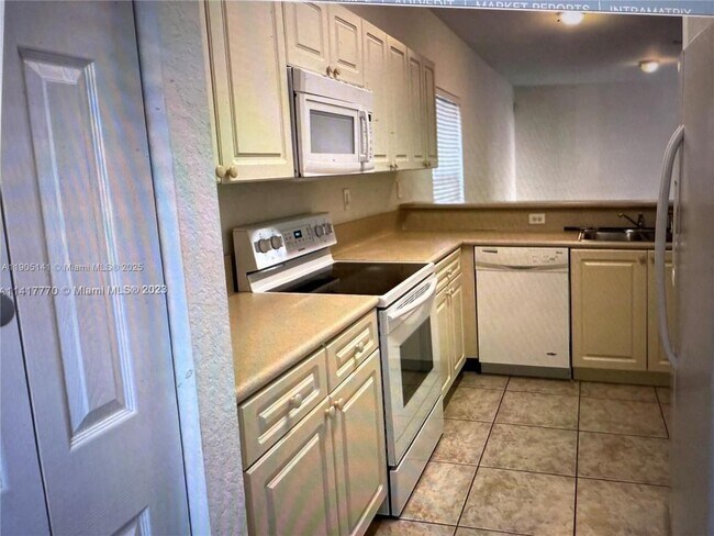 Foto del edificio - 4932 SW 140th Terrace