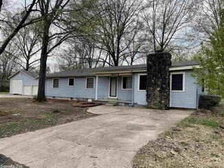 Building Photo - 1801 Graham Rd