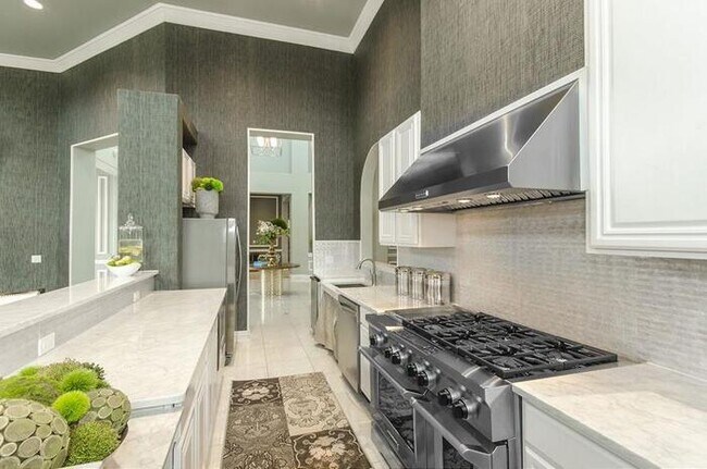 Foto del edificio - 5313 Serene Hills Dr