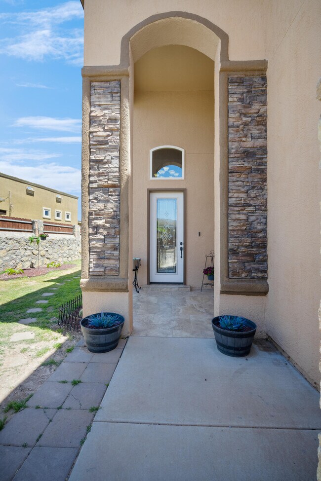 Building Photo - 11520 Sonny Madrid Ln