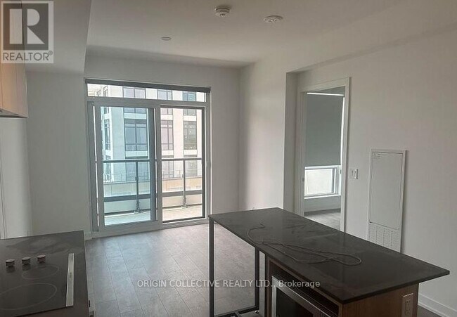 Photo du bâtiment - 7950 Bathurst St