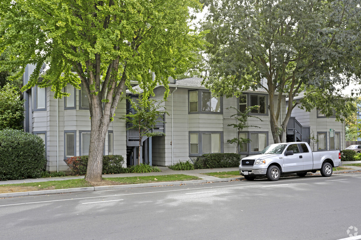 Building Photo - 1800 U St