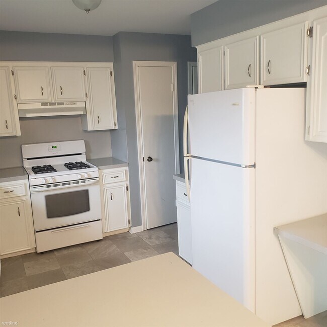 Foto del edificio - 3 br, 2.5 bath Duplex - 6186 Balsam Dr